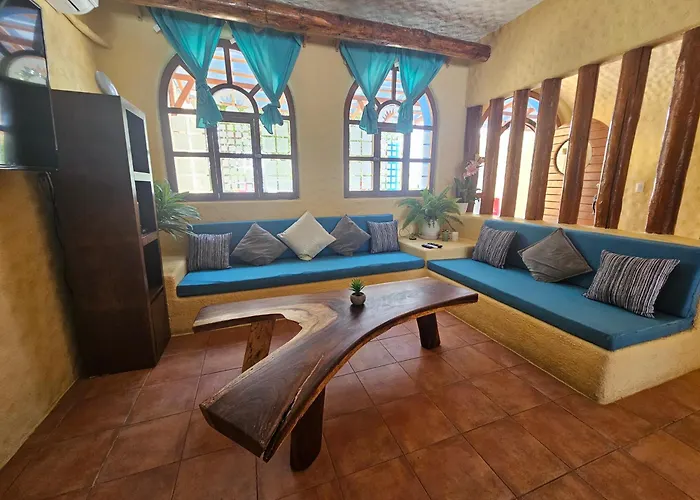 Quinta Del Aguila - Beachfront Family Villa & Private Pool