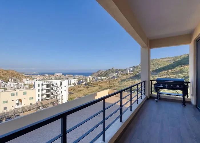 New 3 Bd Condo With Pool And Gym