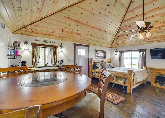 Cozy Studio W/ Community Docks In Stone Lake!