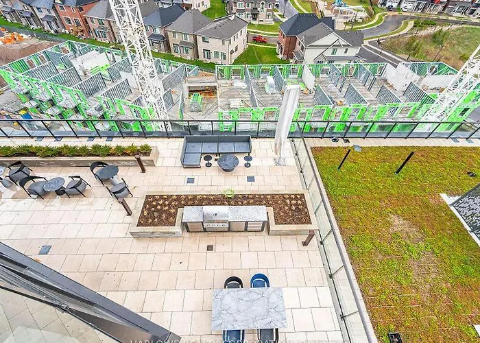 Unbeatable Location Upscale 1 Bedroom With Free Parking