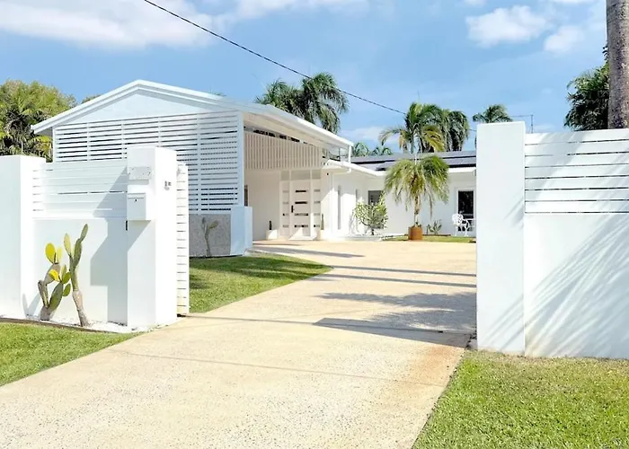 Villa Two Stroll To Beach, Private Pool
