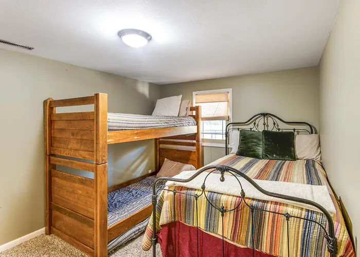 Mountain Views: Walkable Lava Hot Springs Home!