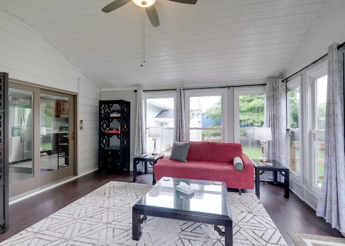 Fish, Relax & Enjoy Lake Views: Colonial Beach Gem