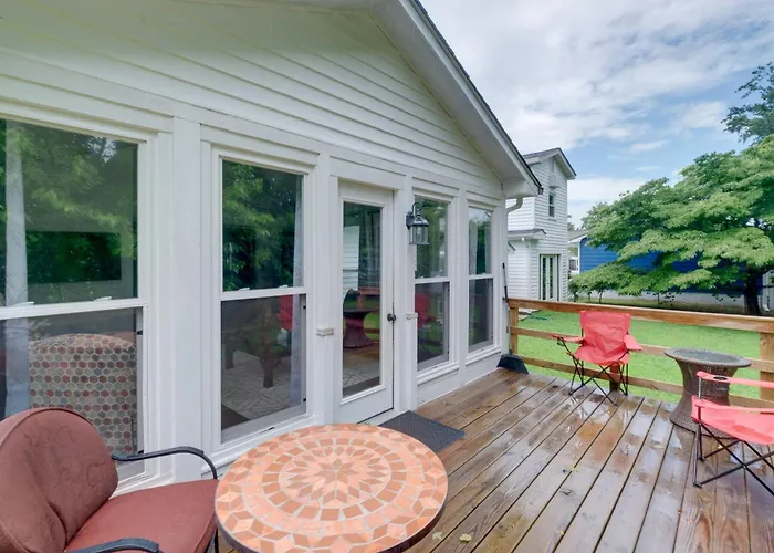 Dock Access: Waterfront Studio In Colonial Beach!