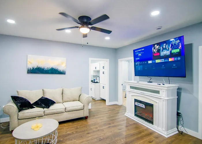Fully Furnished 1St Floor Retreat