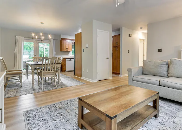 Patio, 2 Living Rooms, 5 Mi To Beaver Stadium