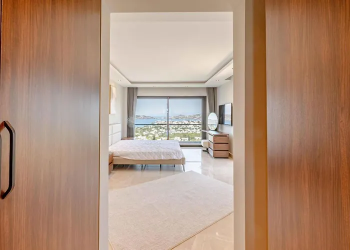 Stunning 5-Bedroom Villa With Panoramic View Of Yalikavak Marina
