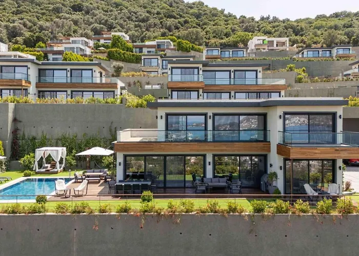 Stunning 5-Bedroom Villa With Panoramic View Of Yalikavak Marina