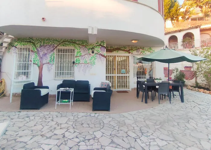 Amorevole Villa Con Terrazza E Doccia Esterna