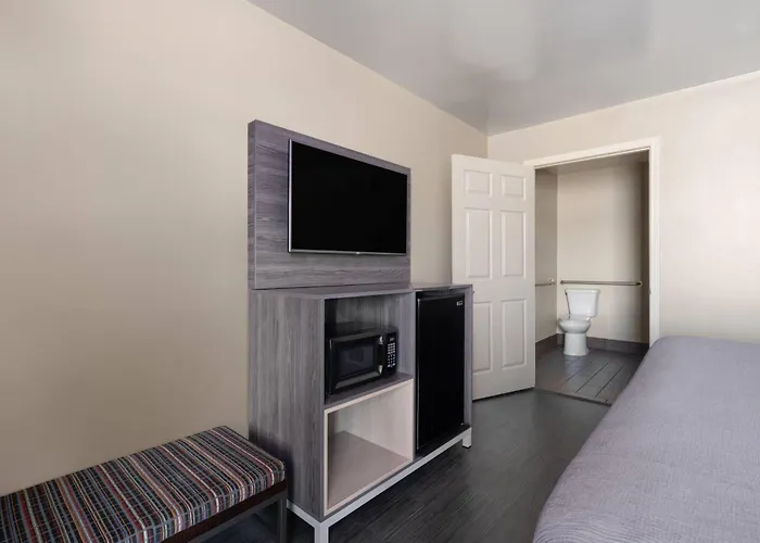Baymont By Wyndham Commerce Ga Near Tanger Outlets Mall