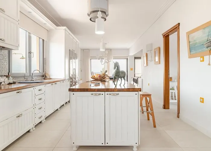 Front Row To The Beach - Luxury 2Br With Free Parking