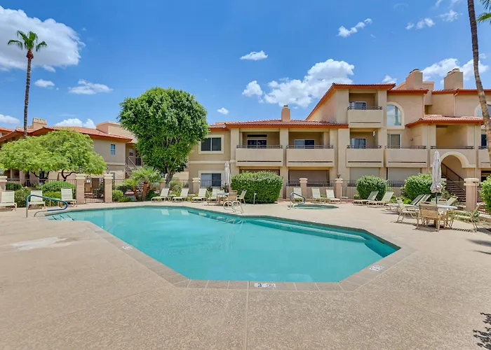 Getaway W/ Balcony & Spa: 13 Mi To Old Town