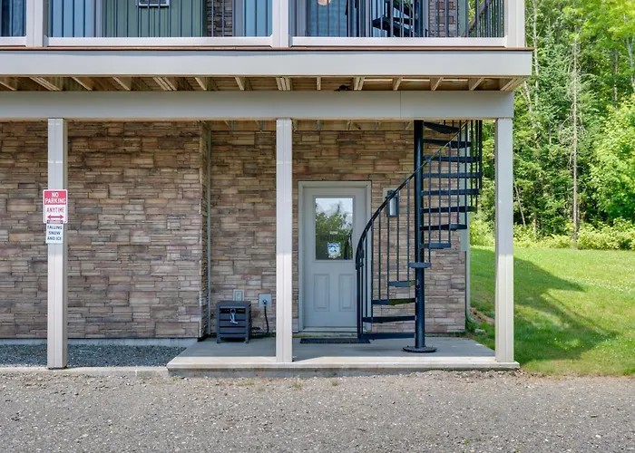 Rustic 3-Story Pittsburg Cabin W/ Lake & Mtn Views