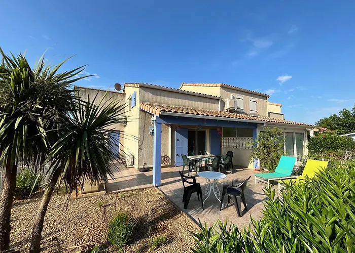 Villa Belle: Secure Seaside Retreat with Pool and Terraces