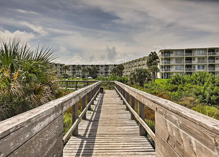 St Augustine Beach Condo W/ Patio & Pool Access!