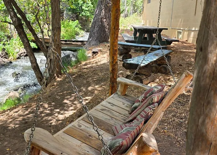 Room With 1 King Bed And 1 Queen Bed At The Cedaredge Lodge
