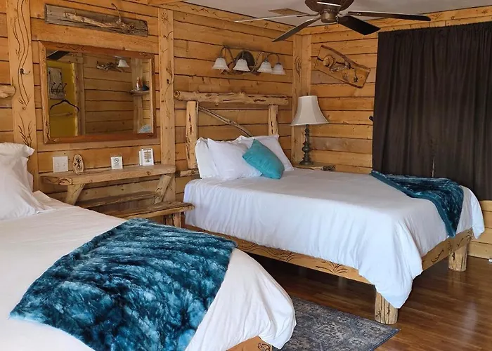 Room With 1 King Bed And 1 Queen Bed At The Cedaredge Lodge