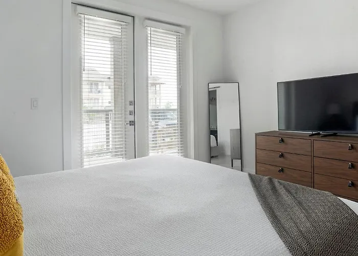 Landing Apartments - The Artesian At Bee Cave