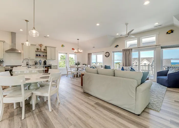Walk To Beach: Southern Shores Retreat W/ Hot Tub