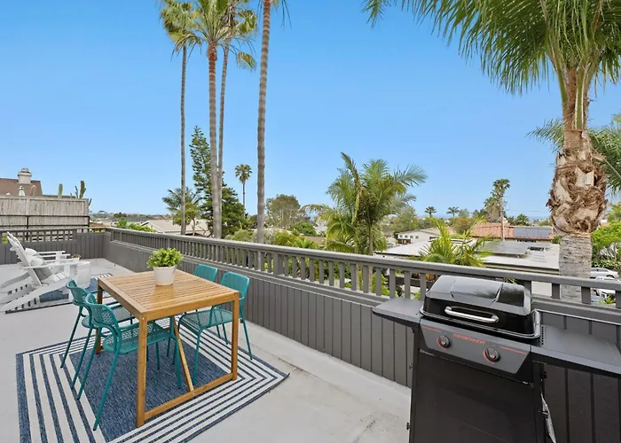 Ocean-View, Deck, Walk To Beach, Dining And More