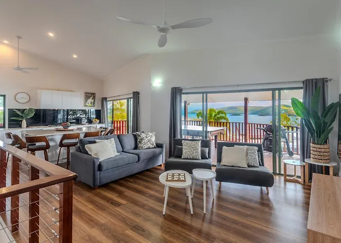 3 Bedroom Villa, Great Views, Buggy Hamilton Island