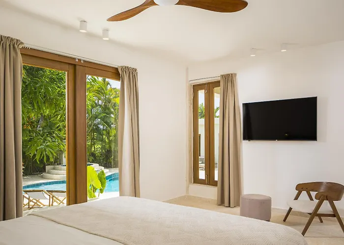 Tropical Roga Villa With Private Pool