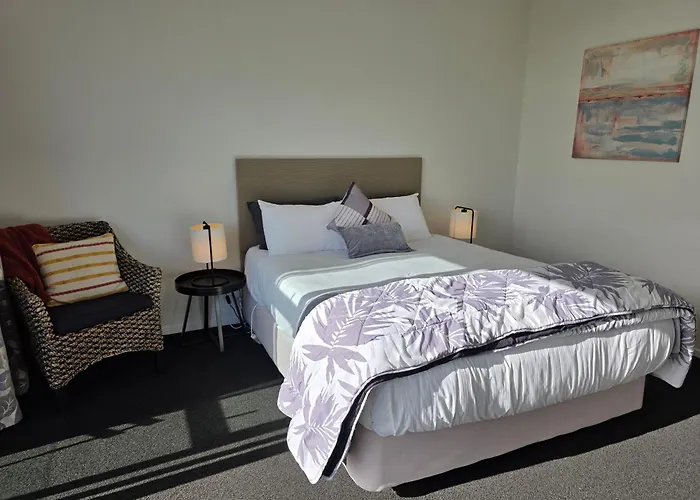 Beachside Studio Apartment With A View - Unit 2