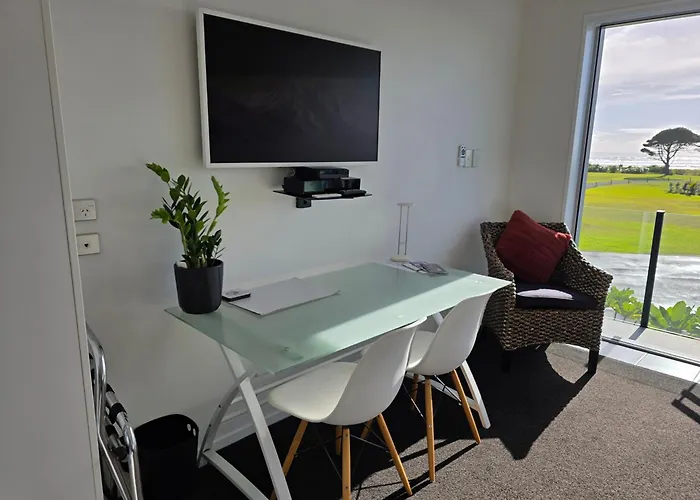 Beachside Studio Apartment With A View - Unit 2