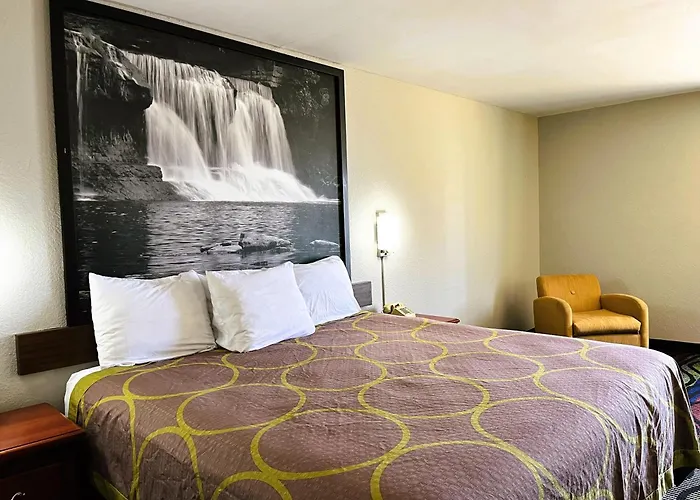Super 8 By Wyndham Vincennes