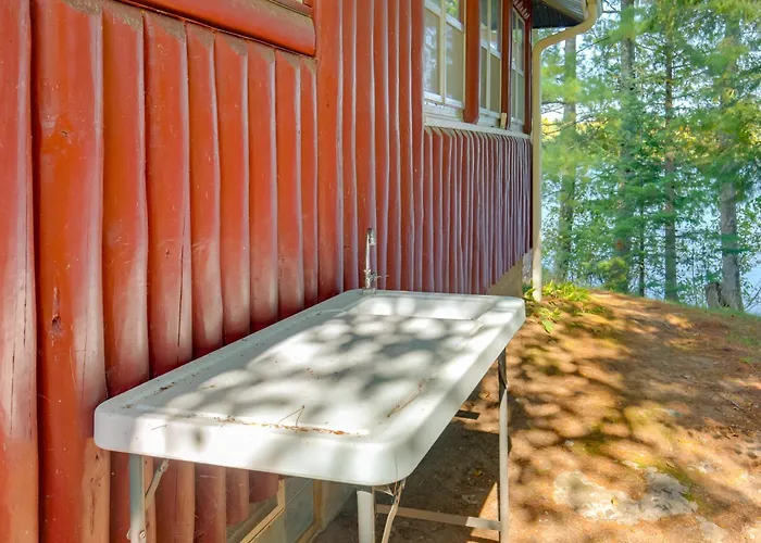 Cozy Lakefront Cabin W/ Indoor Gas Fireplace!