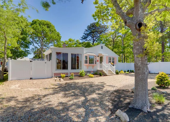 2 Mi To Seagull Beach: Charming Family Home