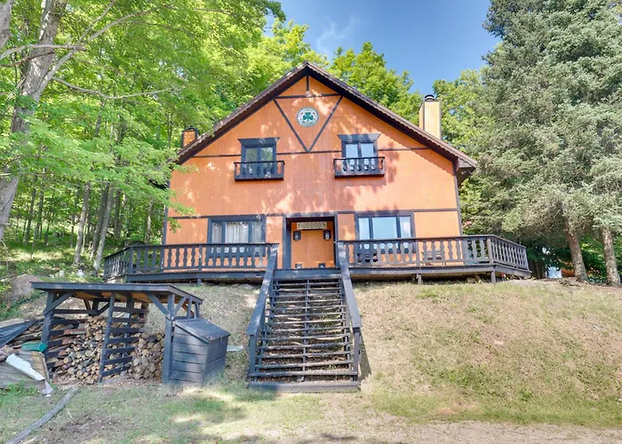 'Buckhorn' - Slopeside Iron River Cabin W/ Sauna