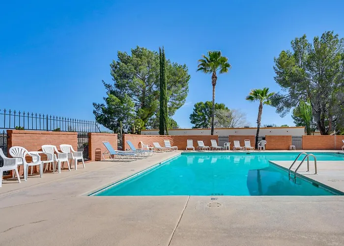 Charming Green Valley Townhome W/ Community Pool!
