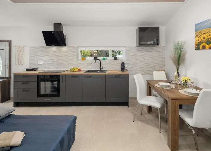Cozy Home In Umag With Wifi