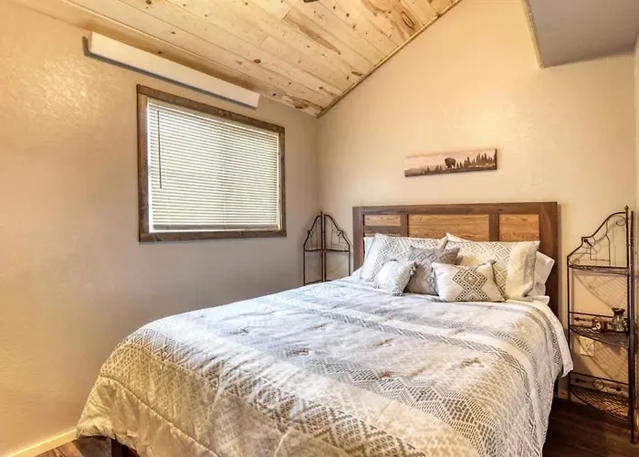 Cozy Creekside Retreat