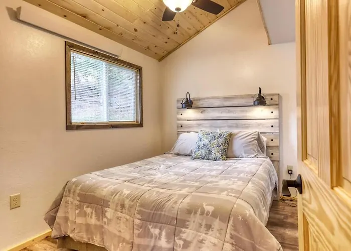 Rustic Getaway In The Woods