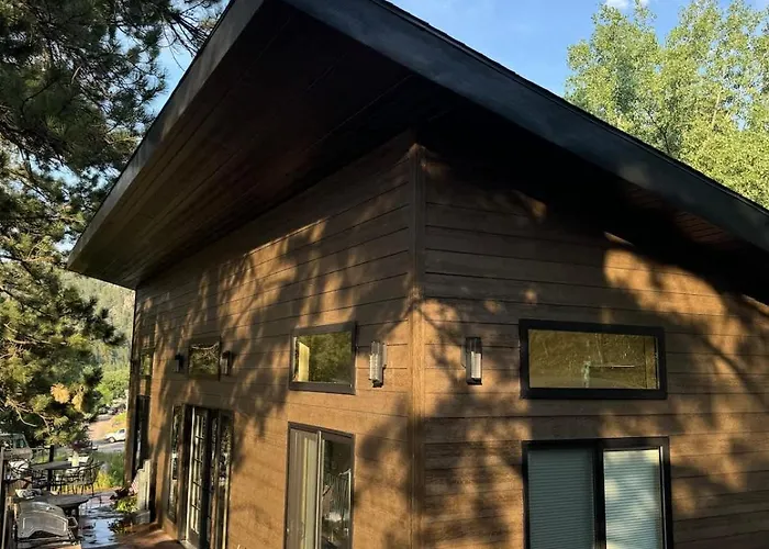 In The Center Of It All The Elkhorn Cabin