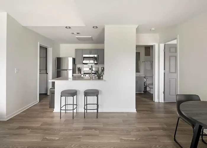 Landing Chic 1Bd Clubhouse Game Room
