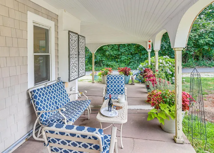 Private Heated Pool: Family Cottage In Plymouth!