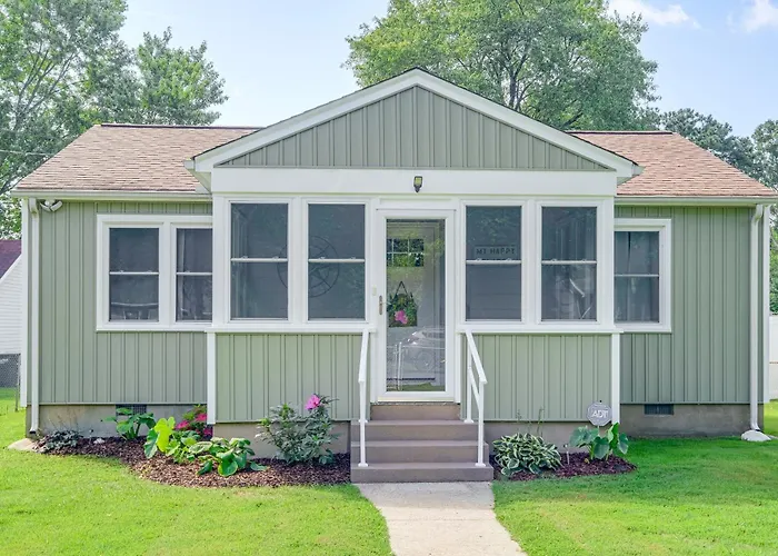 < 1 Mi To Colonial Beach: Coastal Gem W/ 2 Porches