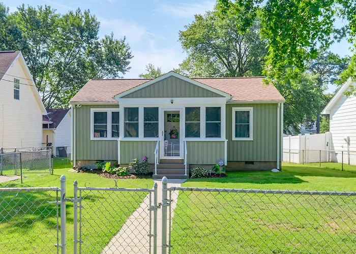 < 1 Mi To Colonial Beach: Coastal Gem W/ 2 Porches