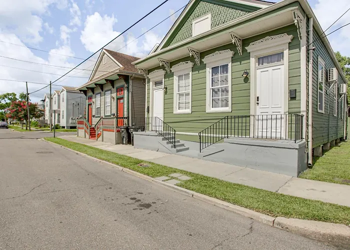 Visit Tulane & Loyola: Walkable Paradise In Nola!