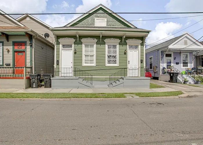 Visit Tulane & Loyola: Walkable Paradise In Nola!