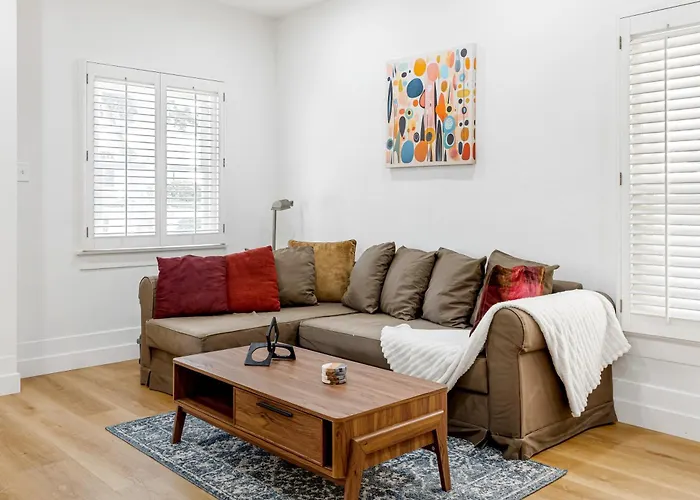 Adorable Pasadena Bungalow