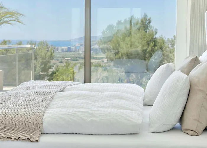 Dreamy 4 Bedroom Villa In Ibiza City, 1243