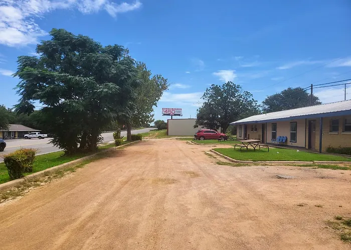 Hill Country Lodge And Mini Storages