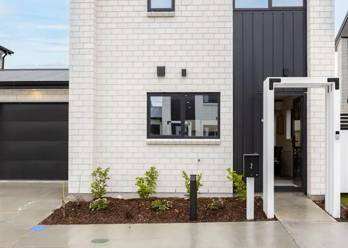 Trentham Stylish 2-Br Retreat