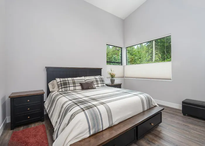 Mariposa Grove Creekside Retreat - To Be Featured On Staycation On The Destination Channel In 2026!