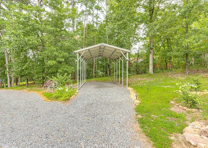 Fairfield Bay Home On Golf Course W/ Fenced Yard!