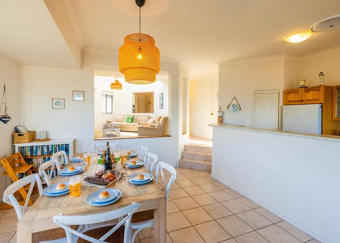 Ocean Views, 4 Ocean Street - Absolute Waterfront Retreat At Fishermans Bay